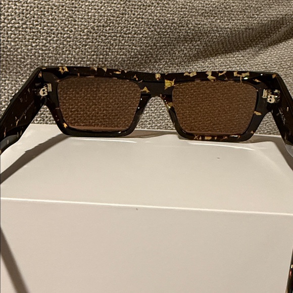 MCM Authentic NEW tortoise Sunglasses with Tan Leather Case and cloth